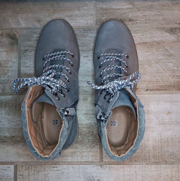 Caslon Hanley Water Resistant Lace-up Ankle Booties - Picture 3 of 8